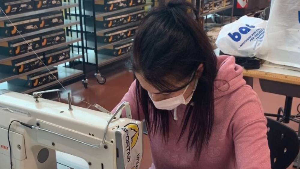 covid 19 ils fabriquent des masques