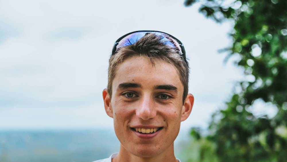 sylvain cachard avec un short une paire de baskets et beaucoup de volonte tout est possible