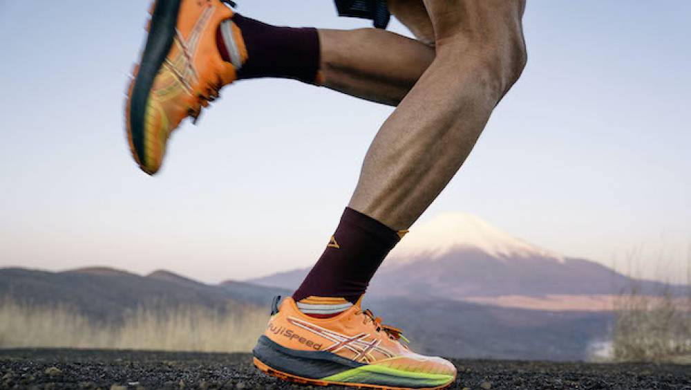 la nouvelle chaussure trail asics fuji speed 2 a plaque carbone