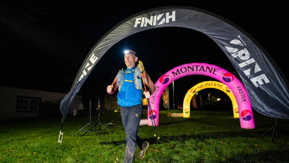 kim collison and lucy gossage remportent la winter spine race 2025