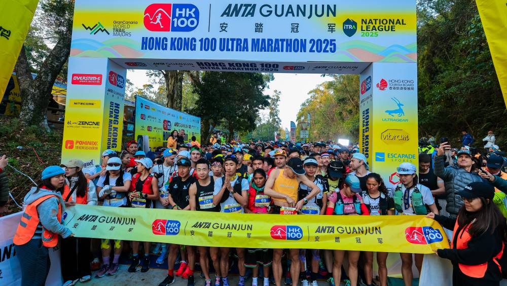 le grand sam de claire bannwarth luca papi et casquette verte sur le hong kong 100